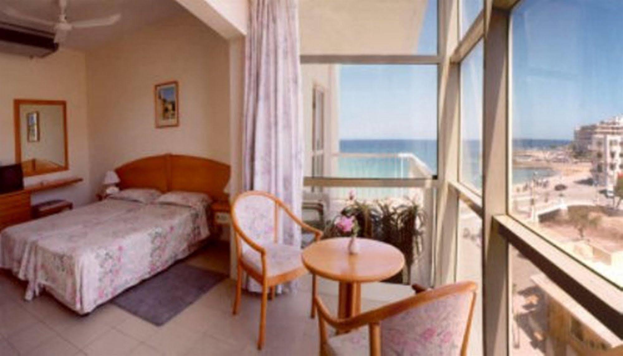 Il-Plajja Hotel Marsalforn Eksteriør bilde